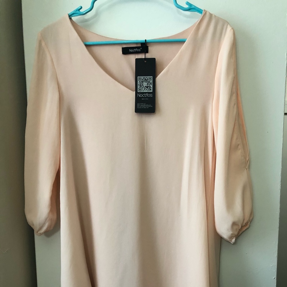 Light pink, open sleeve dress